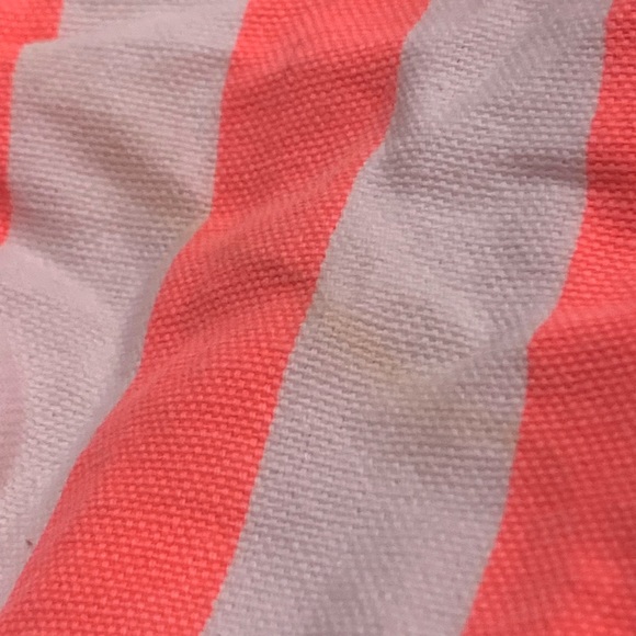 Victoria’s Secret striped bag with rope handles and magnetic snap, side pockets. - Picture 9 of 11